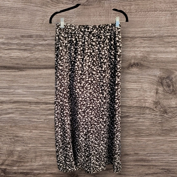 Dresses & Skirts - Women's Black Skirt With a White, and Blue Flower Pattern, Large, Never Worn